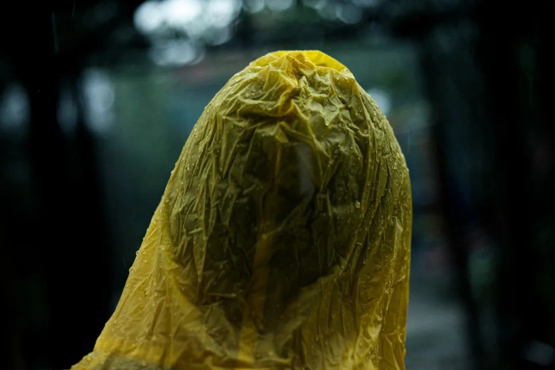 荆门雨具批发：商用雨伞与雨衣的耐用性对比分析正文配图 2